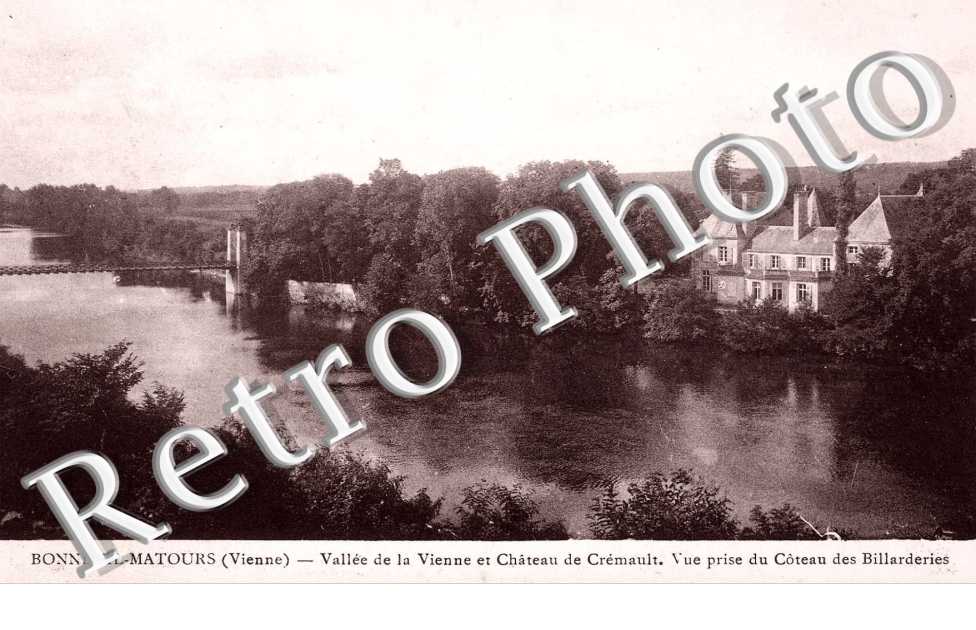 Vallee de la Vienne et chateau de Cremault