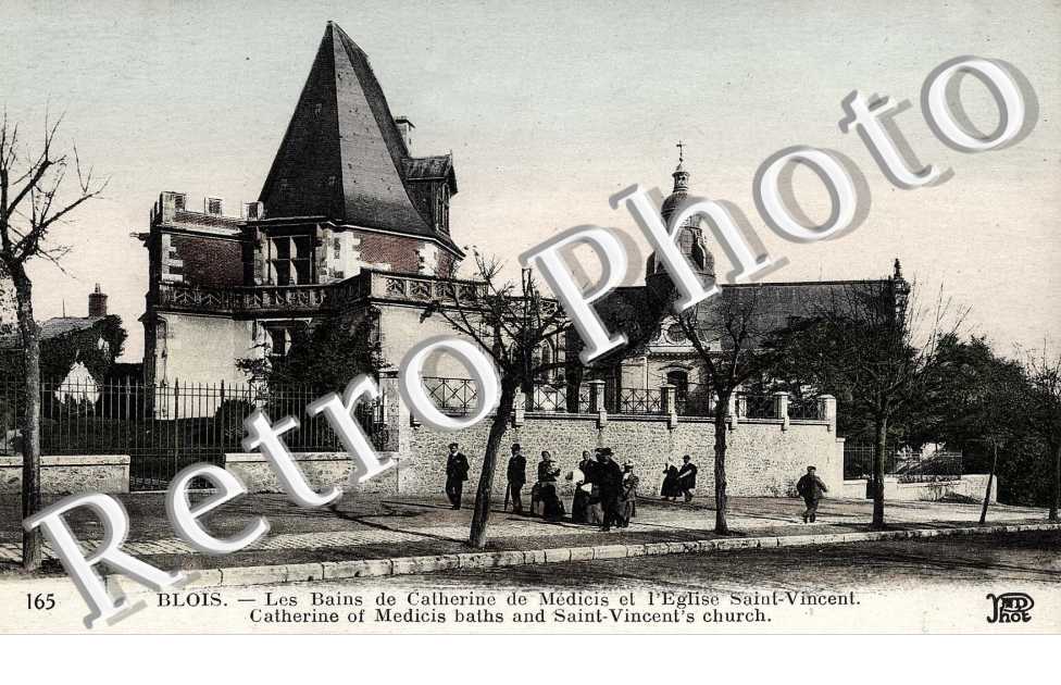les bains de catherine de medicis et l'eglise saint vincent (couleur)