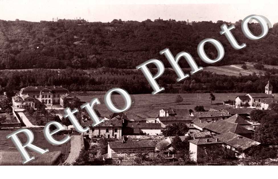 groupe scolaire, eglise et parc des sports