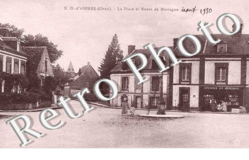 Notre Dame d&#039;Aspres - la place et la route de Mortagne