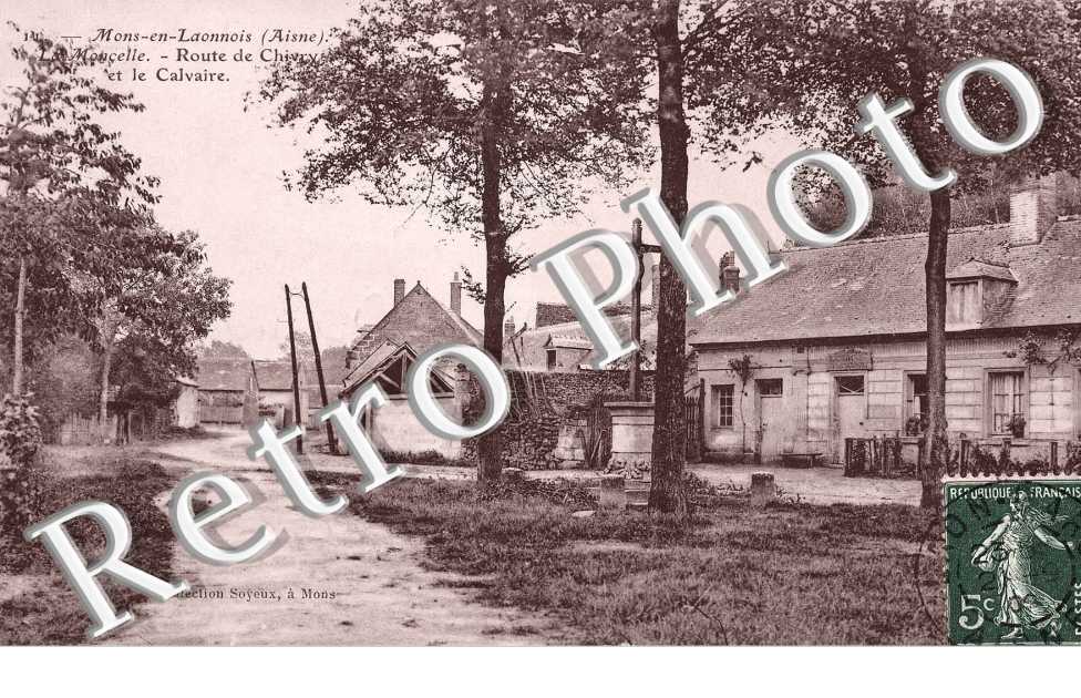 La Moncelle - Route de Chivry et le Calvaire