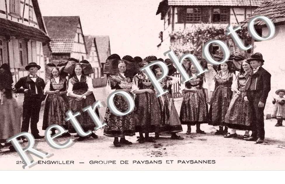 Groupe de paysans et paysannes