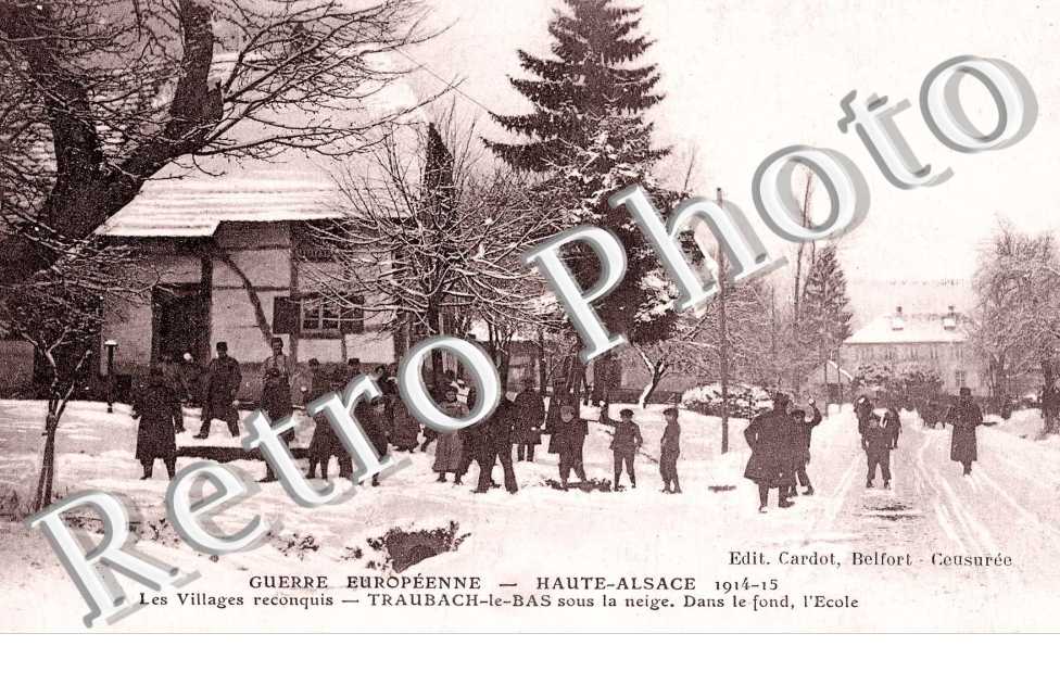 le village sous la neige, dans le fond, l&#039;ecole