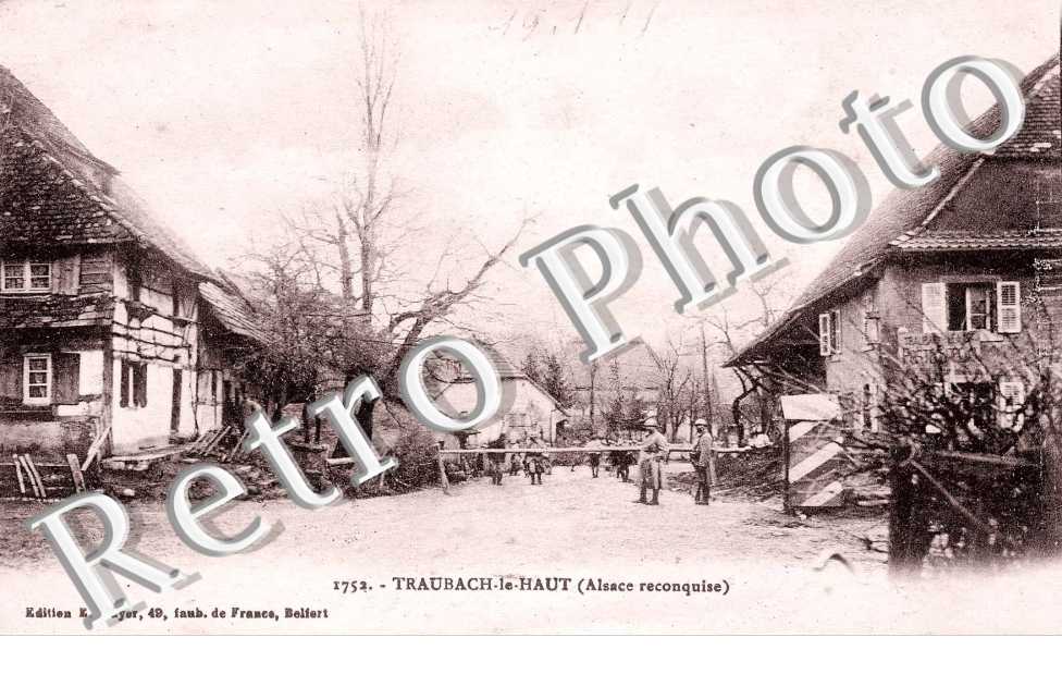 ( un coin du village )