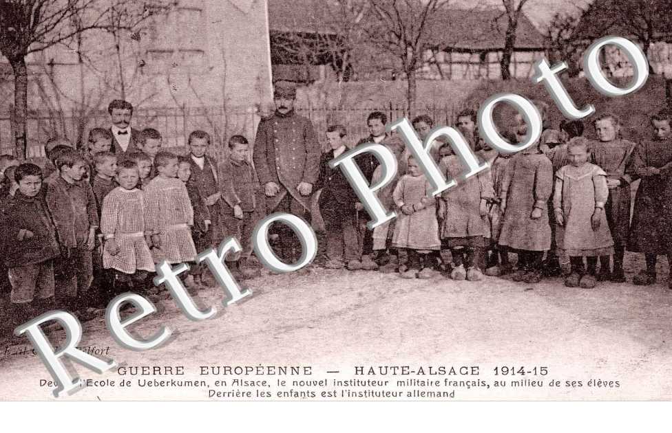 Devant l&#039;Ecole