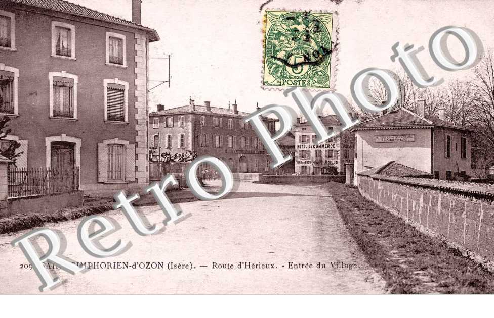 Route d&#039;Herieux - entree du village