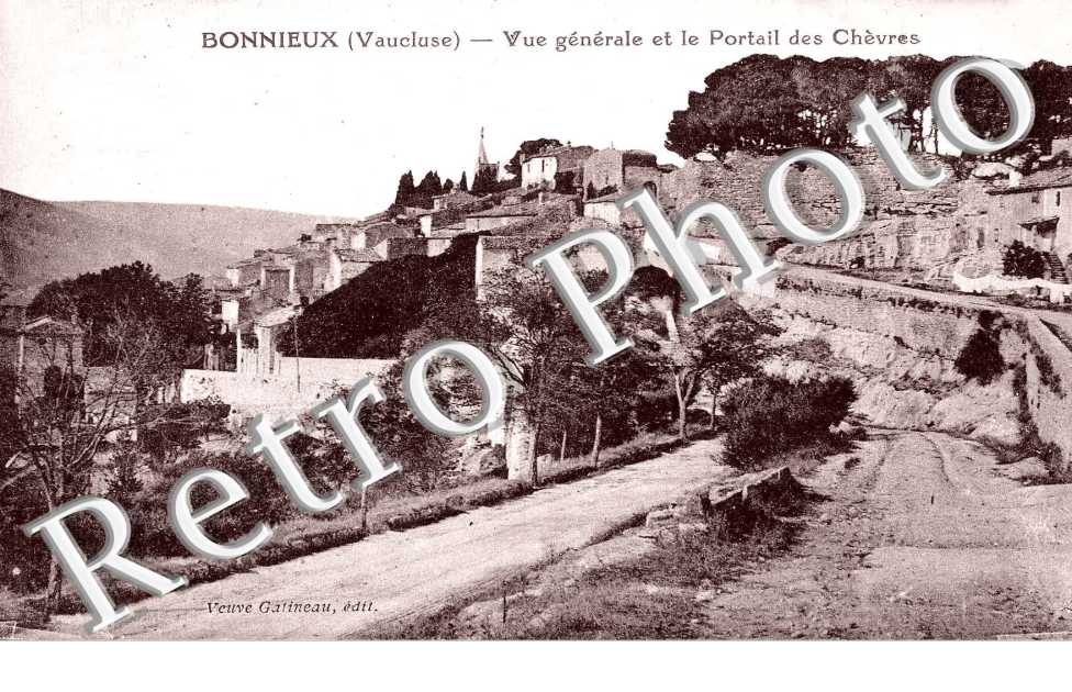 vue generale et le Portail des Chevres