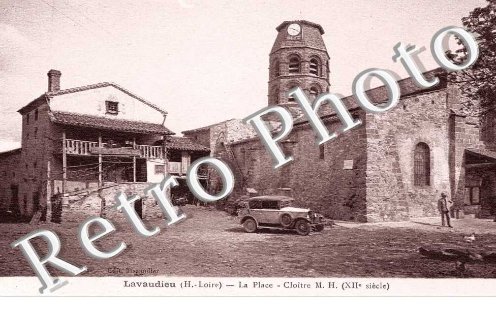 LA PLACE LE CLOITRE