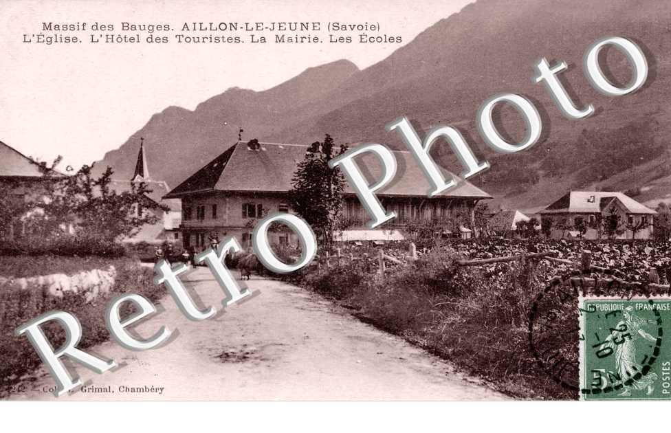 L&#039;Eglise, l&#039;Hotel des Touristes, la Mairie et les Ecoles