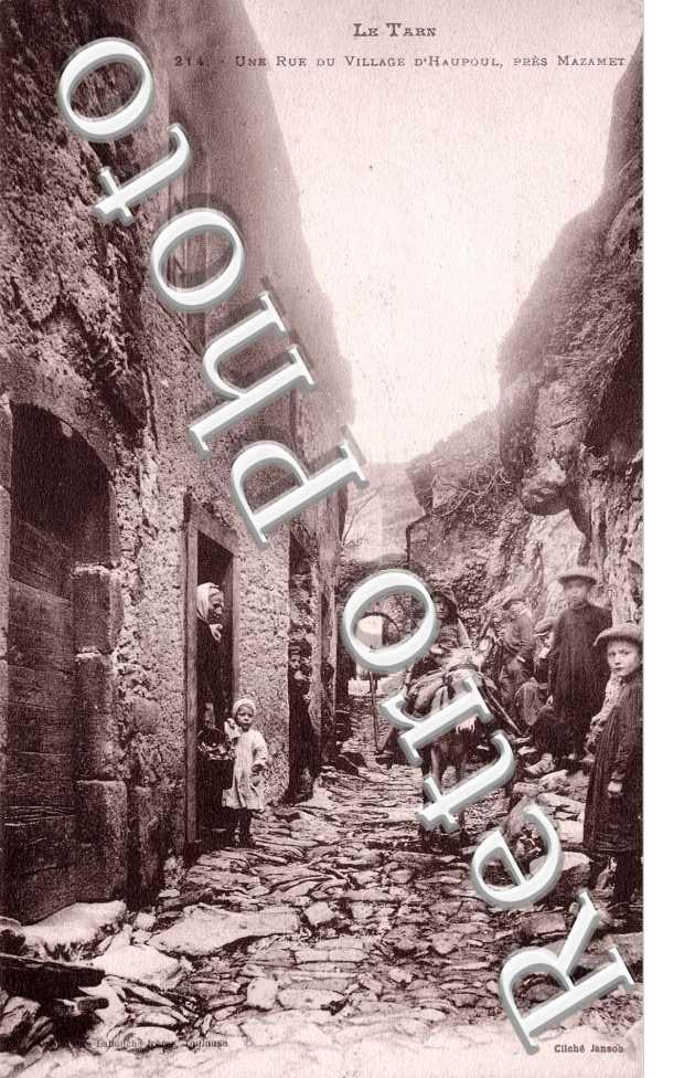 Une Rue du Village