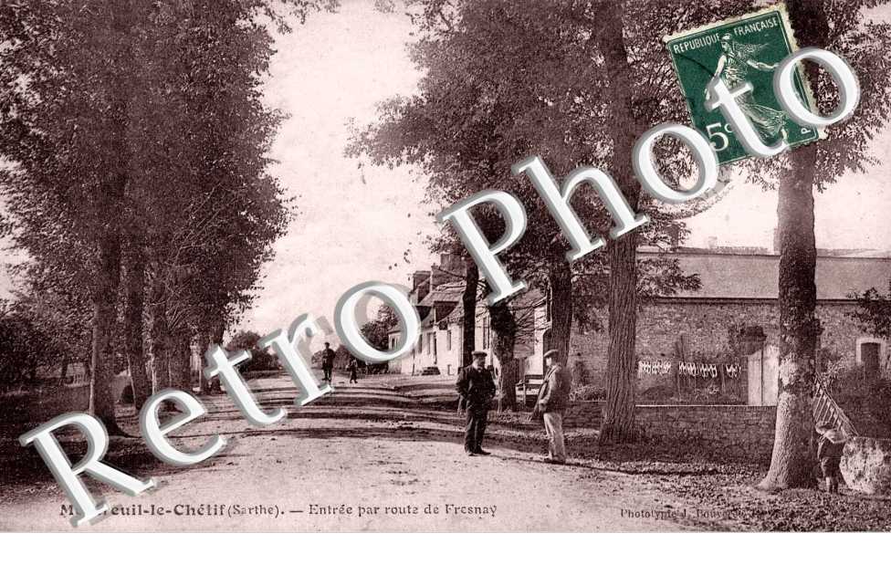 Entrée par la route de Fresnay
