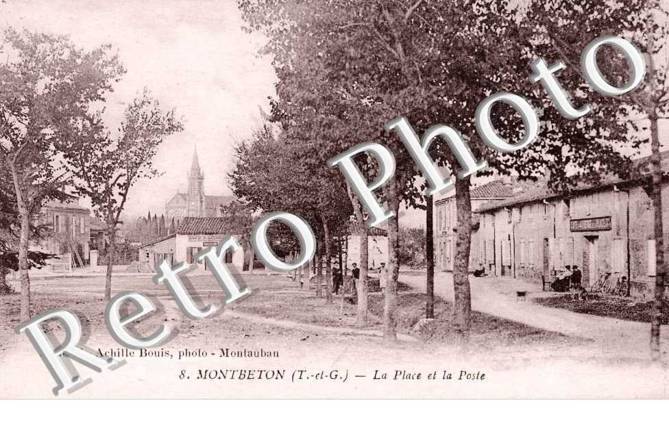 la place et la poste