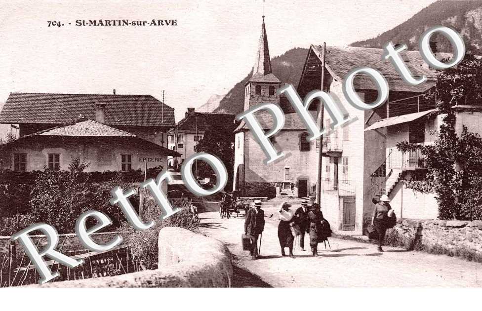 ( une rue du village )