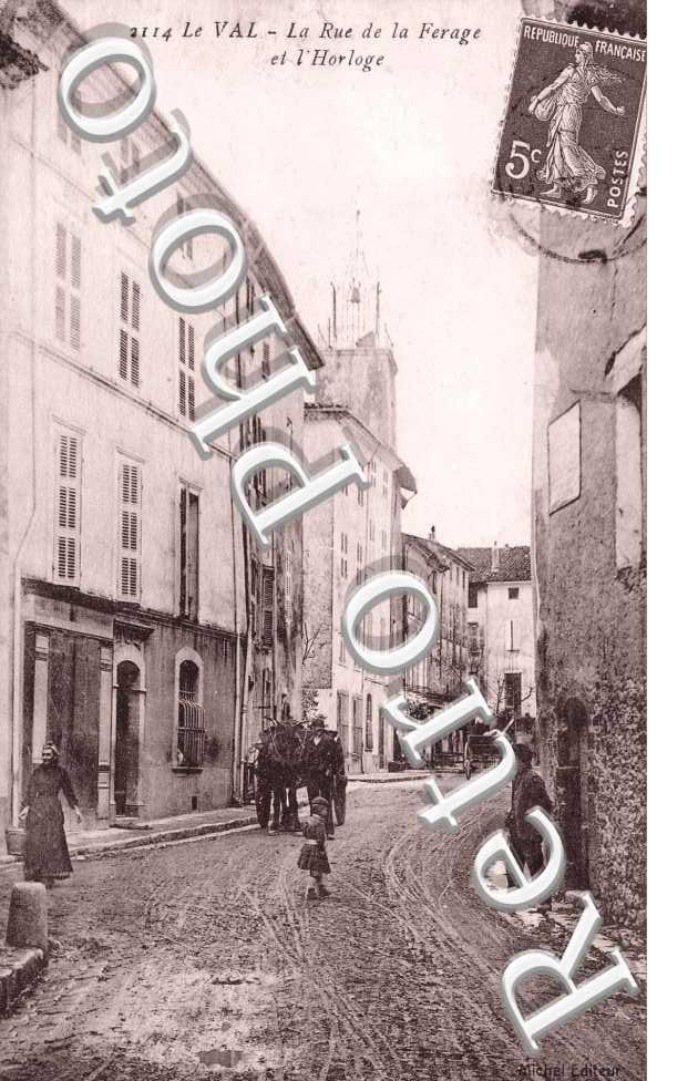 La rue de la ferage et l&#039;horloge