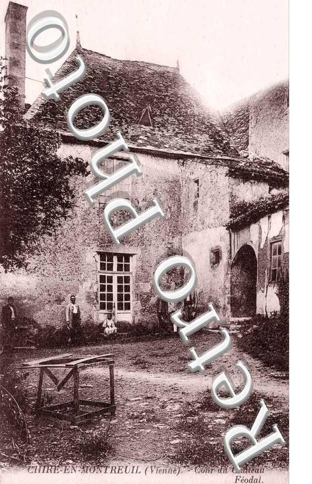 Cour du Chateau Feodal