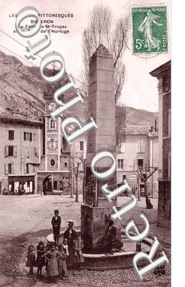 La Fontaine Saint-Tropez et la tour de l'horloge
