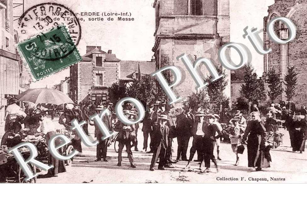 place de l&#039;eglise  Sortie de messe