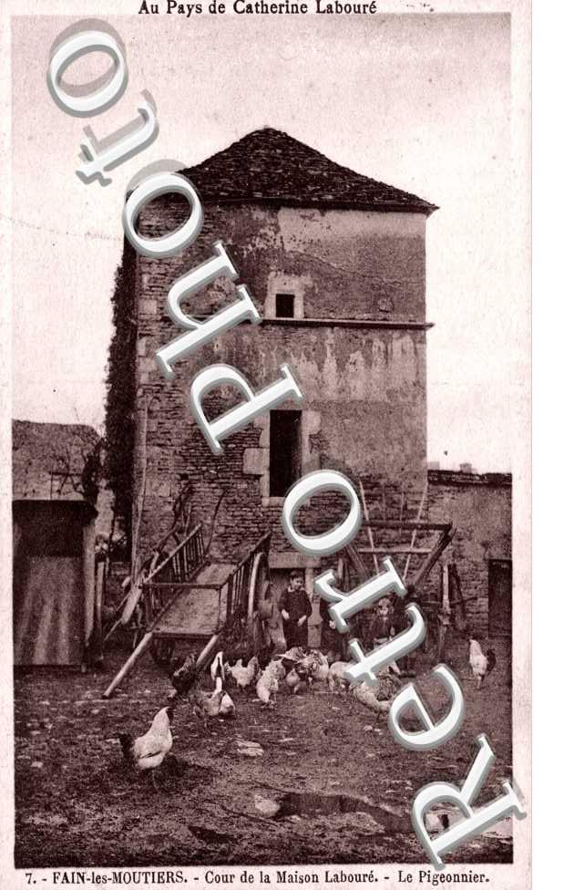 Cour de la Maison Labouré - Le Pigeonnier