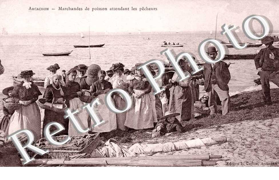 Marchandes de poisson attendant les pecheurs
