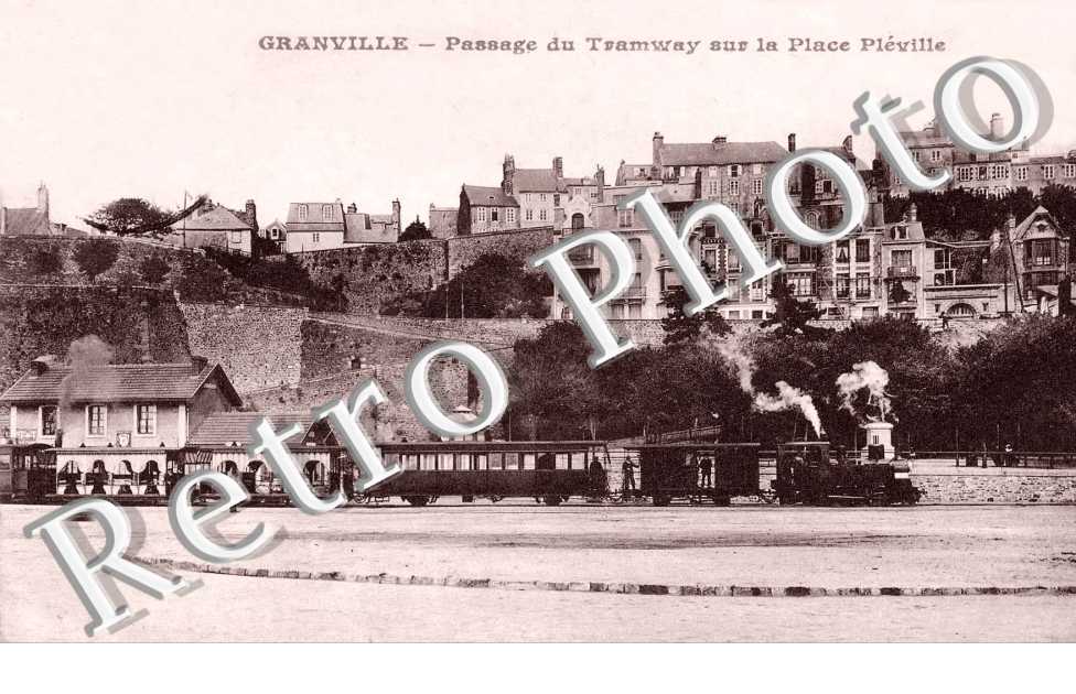 Passage du Tramway sur la Place Pleville