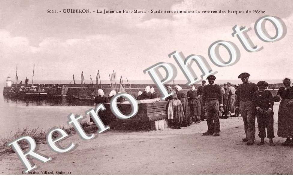Sardiniers attendant la rentree des barques de Peche