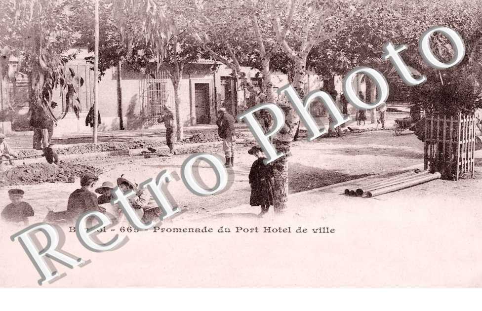 Promenade du Port Hotel de Ville