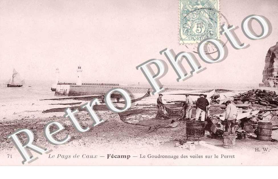Le pays de Caux Le goudronnage des voiles sur le perret (PECHE)