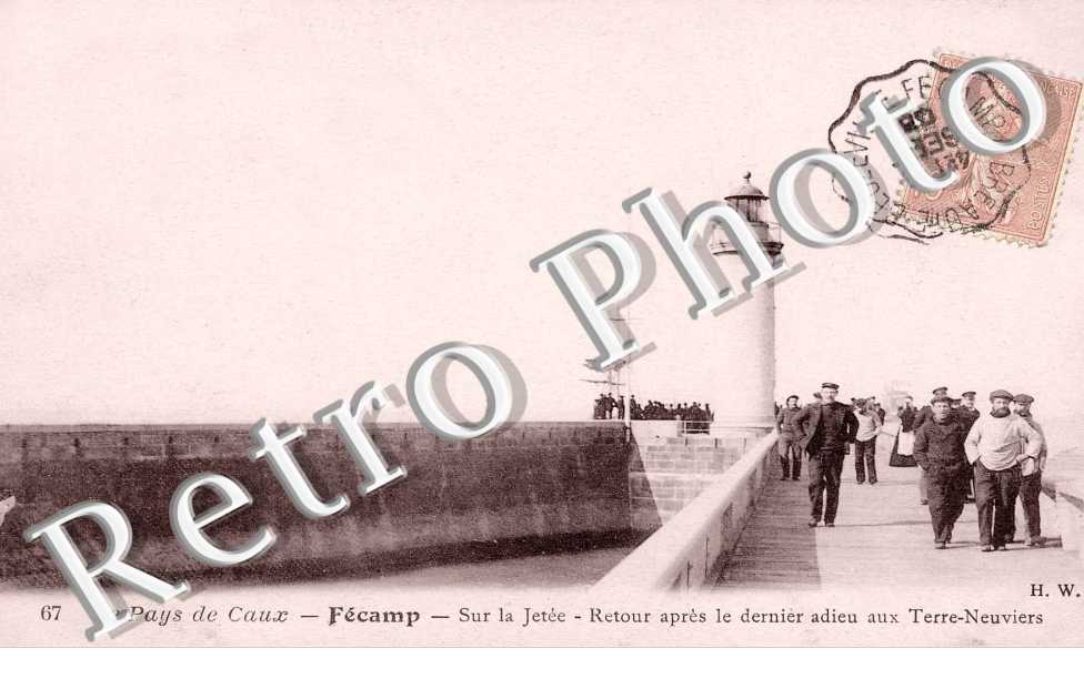 Sur la jetee - retour apres le dernier adieu aux Terre-Neuviers