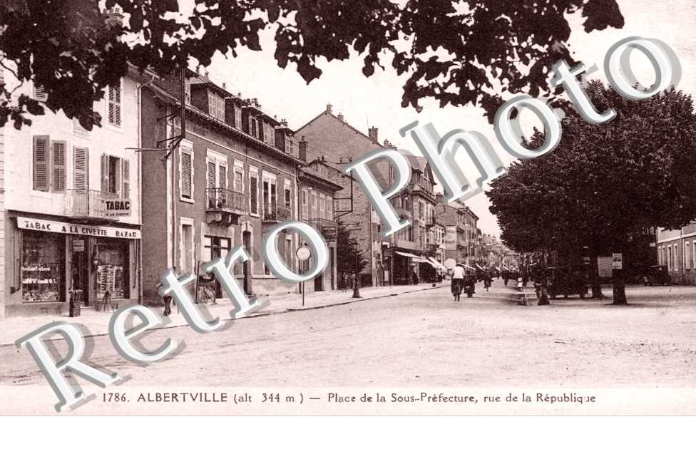 Place de la Sous Prefecture et rue de la Republique