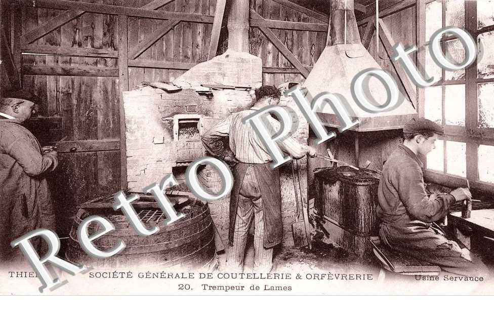 Interieur d&#039;usine de coutellerie Trempeurs de lames