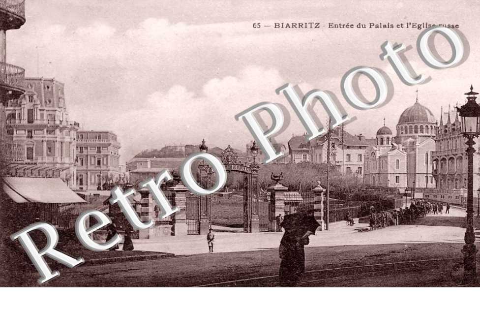 entree du palais et l&#039;eglise Russe