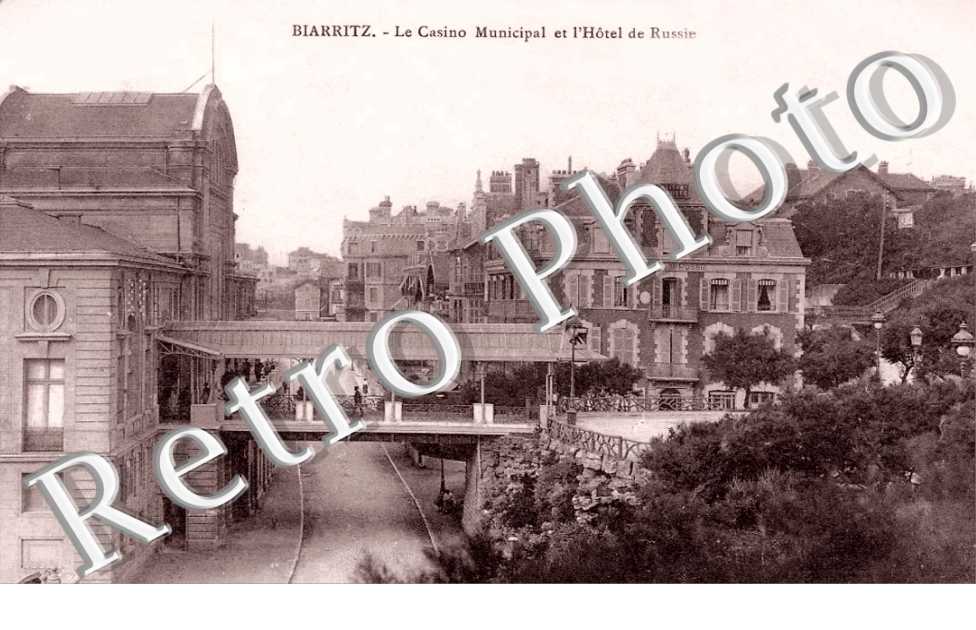 le Casino municipal et l'hotel de Russie