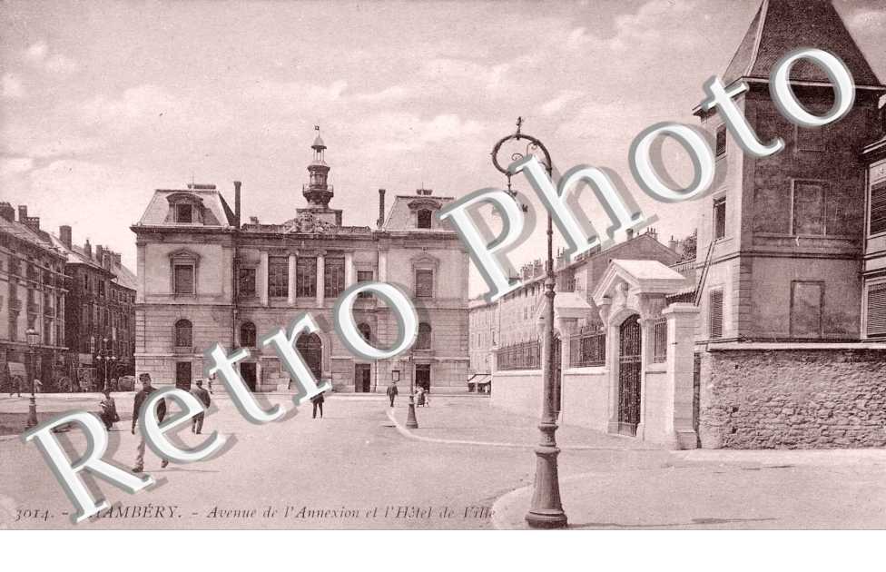 Avenue de l&#039;Annexion et l&#039;Hotel de Ville