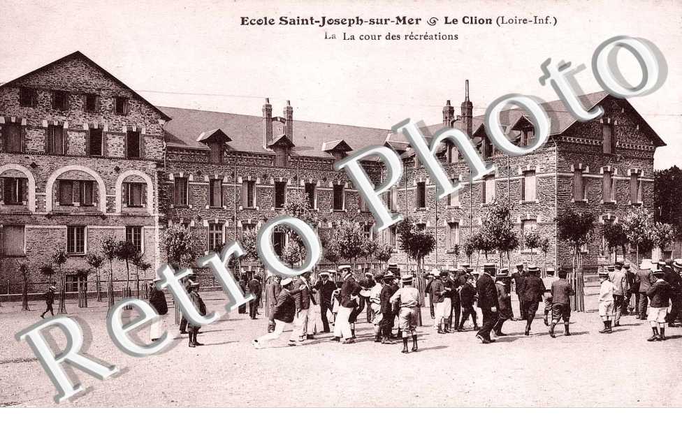 ecole St Joseph sur Mer le Clion - la cour des recreations