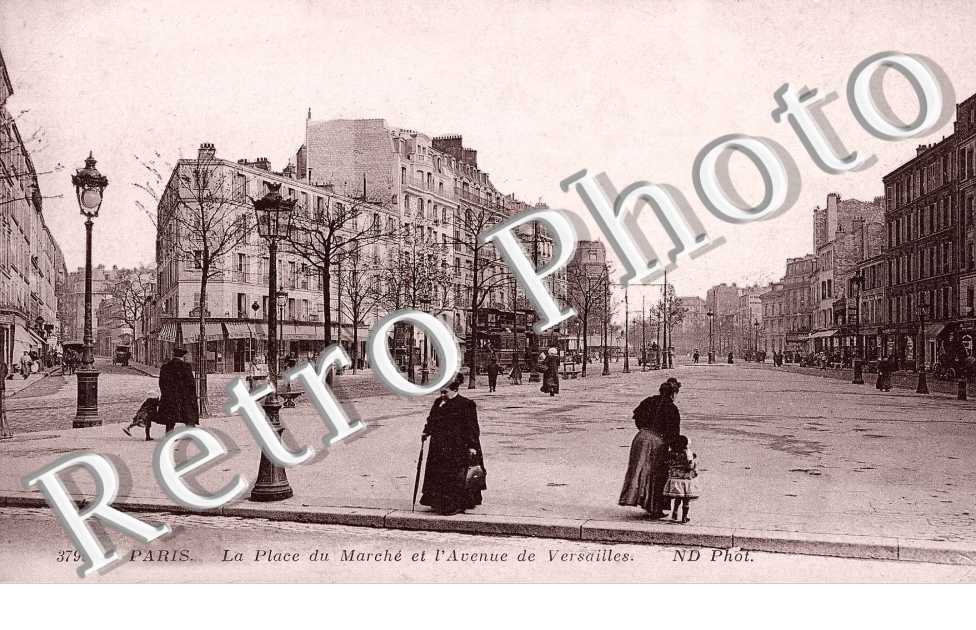 LA PLACE DU MARCHE ET L&#039;AVENUE DE VERSAILLES