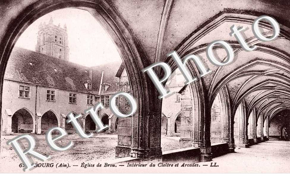 EGLISE INTERIEUR DU CLOITRE
