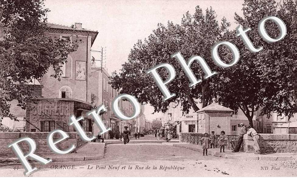 Le pont Neuf et la rue de la Republique