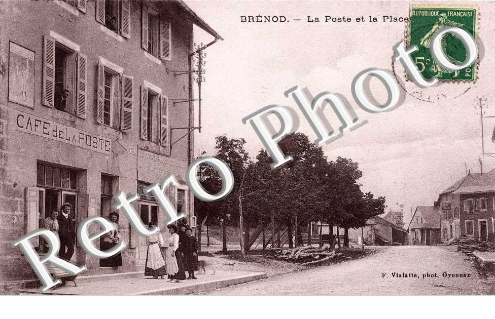 La poste et la place