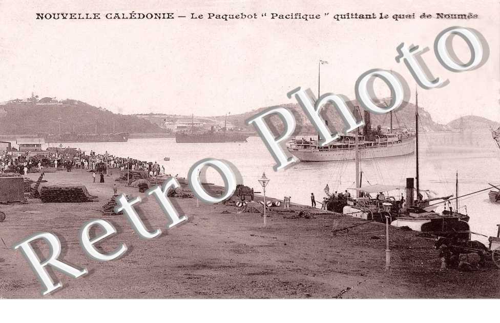 Le paquebot " Pacifique " quittant le quai de Noumea