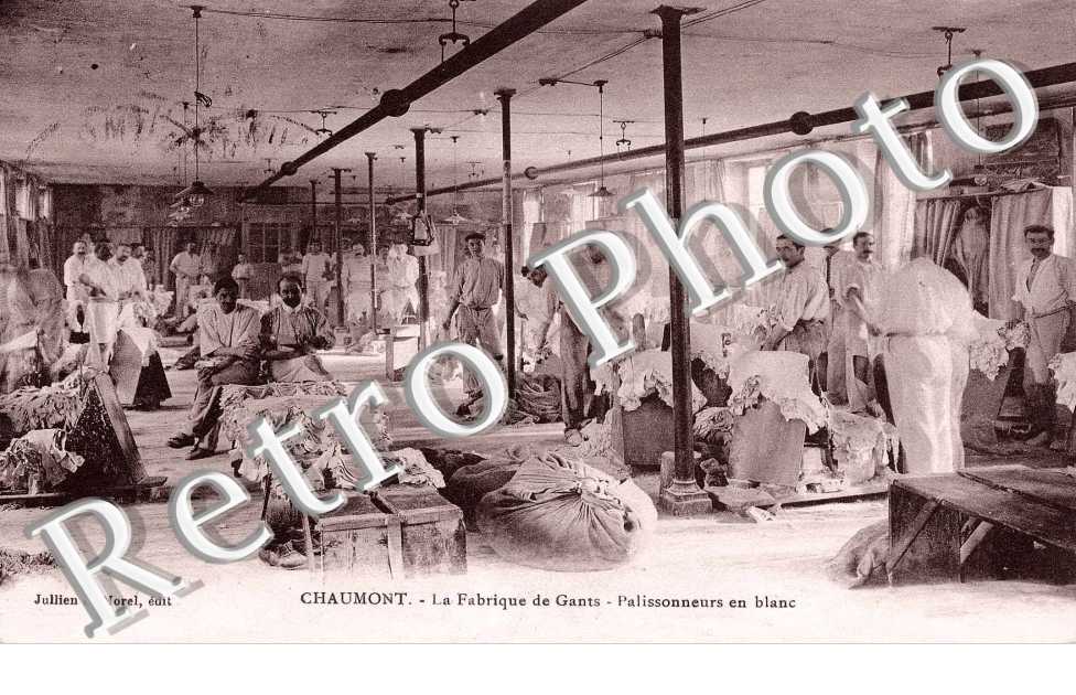 la fabrique de gants - palissonneurs en blanc