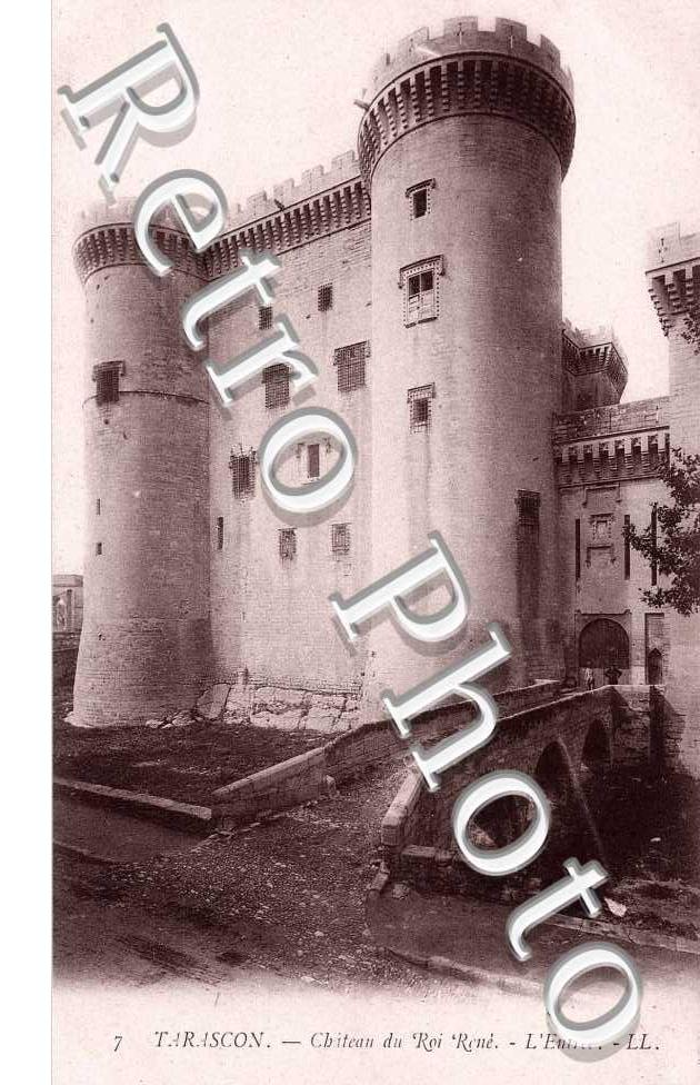 chateau du roi Rene - l'entree