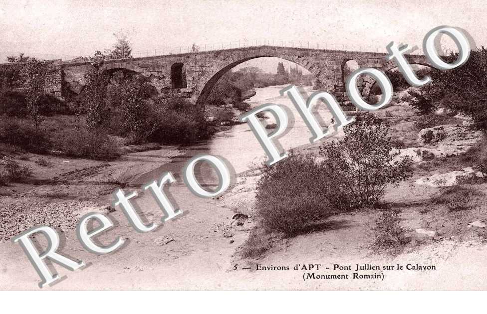 PONT JULLIEN SUR LE Calavon Monument Romain
