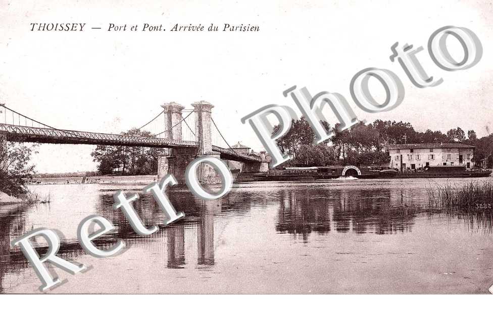 Port et pont. arrivee du parisien