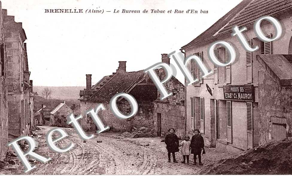 Bureau de Tabac et Rue d&#039;En Bas