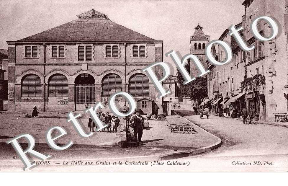 la halle aux grains et la cathedrale (Place Caldemar )