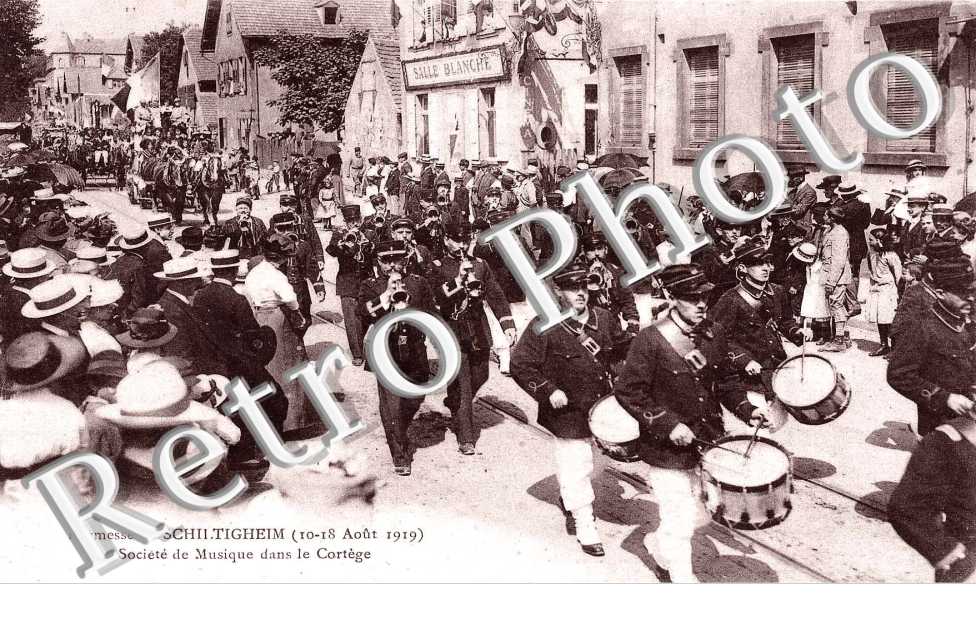 societe de musique dans le cortege - 10-18 aout 1919