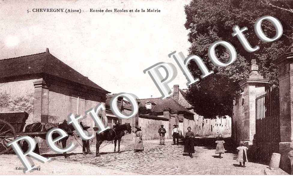 Entree des ecoles et de la mairie