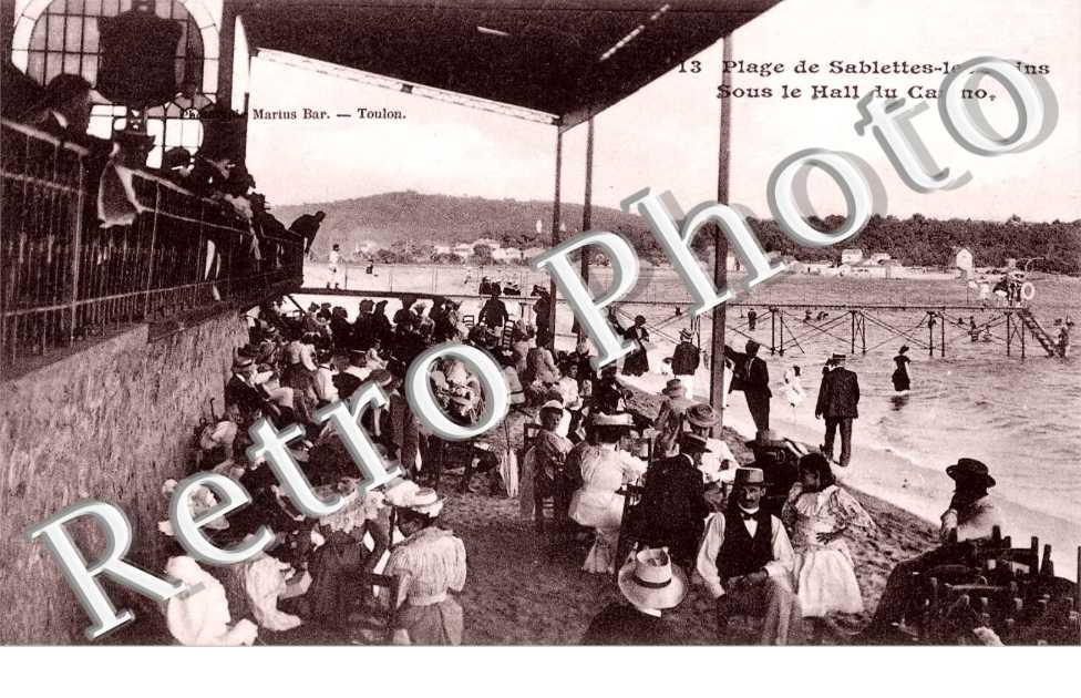 Plage de Sablettes les Bains sous le Hall du Casino