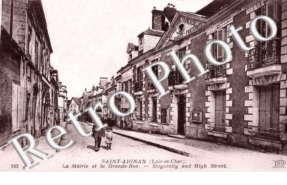 la mairie et la Grande Rue.