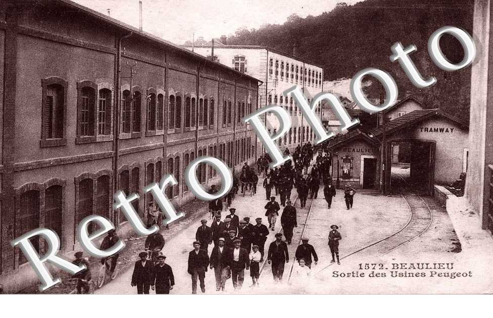 BEAULIEU - sortie des usines Peugeot